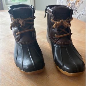Brown color, size 11 toddler rain boots, gently used only a few times.  SPERRY